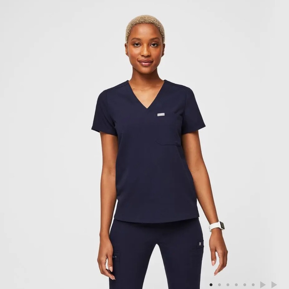 figs scrub navy top